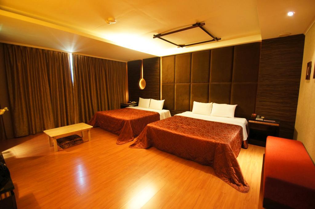 Beverly Garden Motel Chiayi Extérieur photo