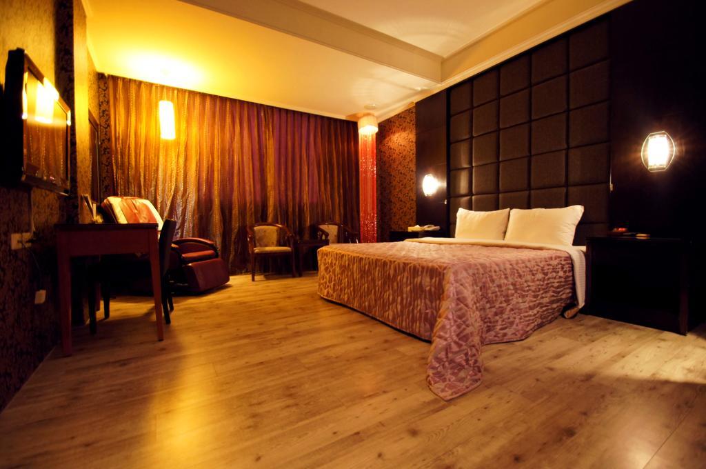 Beverly Garden Motel Chiayi Extérieur photo